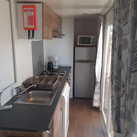 Les Salins De La Gardiole אתר קמפינג *